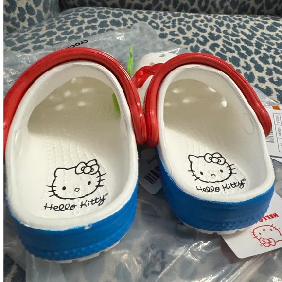 Crocs Hello‎ Kitty Classic Clog /  Size 5 Toddler - Picture 7 of 9